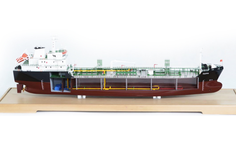 广东海洋大学5000吨油船管系模型