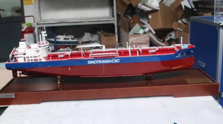成品油船模型 11万吨的油船